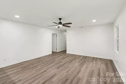 8616 Fallsdale Drive, Charlotte, NC 28214 - Photo 17