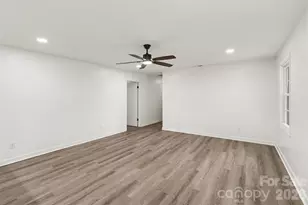 8616 Fallsdale Dr, Charlotte, NC 28214 - Photo 17