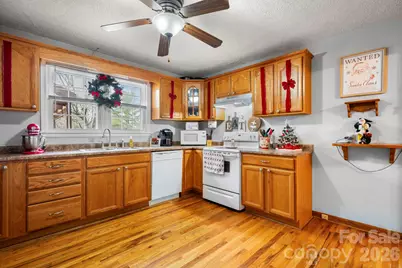 419 Hudson Heights, Hudson, NC 28638 - Photo 9