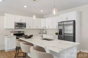 2115 Bombay Wy, Charlotte, NC 28208 - Photo 7