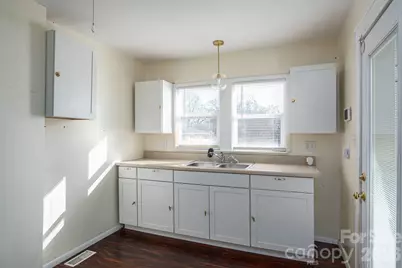 329 W Main Street, Lincolnton, NC 28092 - Photo 9