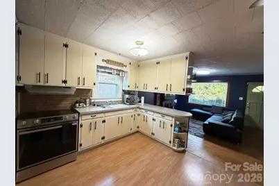973 8th Avenue NW, Hickory, NC 28601 - Photo 7