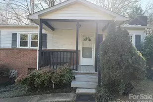 973 8th Ave NW, Hickory, NC 28601 - Photo 1