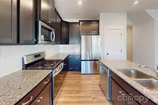 9512 Munsing Dr, Charlotte, NC 28269 - Photo 3