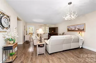 252 Wash Creek Dr, Hendersonville, NC 28739 - Photo 5