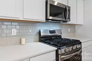 386 Hollingswood Dr, Statesville, NC 28625 - Photo 7