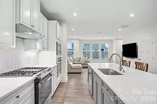 949 Portrush Ln, Tega Cay, SC 29708 - Photo 5