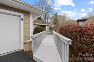 122 Broadmoor Dr, Flat Rock, NC 28731 - Photo 5