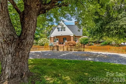 506 W Main Street, Burnsville, NC 28714 - Photo 1