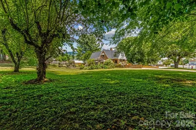 506 W Main Street, Burnsville, NC 28714 - Photo 3