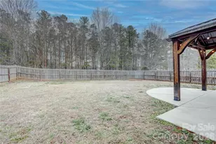 4024 Larkhaven Village Dr, Charlotte, NC 28215 - Photo 39