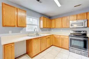 4024 Larkhaven Village Dr, Charlotte, NC 28215 - Photo 5