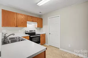 7901 Maple Valley Pl, Charlotte, NC 28210 - Photo 5