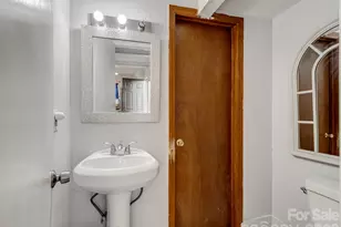 1500 Collier Ct, Charlotte, NC 28205 - Photo 11