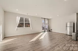 7125 Maple Run Cir, Charlotte, NC 28215 - Photo 3