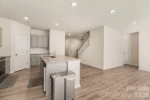 7125 Maple Run Cir, Charlotte, NC 28215 - Photo 7