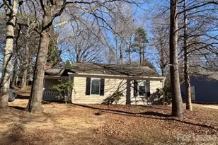 6827 Delta Lake Dr, Charlotte, NC 28215 - Photo 1