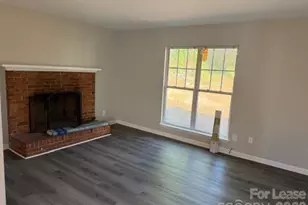 6827 Delta Lake Dr, Charlotte, NC 28215 - Photo 3