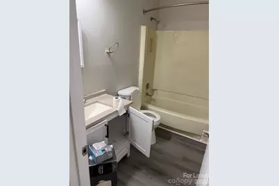 6827 Delta Lake Drive, Charlotte, NC 28215 - Photo 11