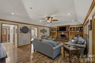 46 Mariners Point Ln, Hickory, NC 28601 - Photo 15
