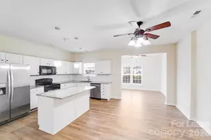 4901 Sunburst Ln, Charlotte, NC 28213 - Photo 13