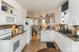 52 Slabwood Ln, Flat Rock, NC 28731 - Photo 9