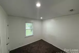 6832 Delta Lake Dr, Charlotte, NC 28215 - Photo 5