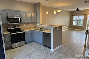 422 Delta Dr, Fort Mill, SC 29715 - Photo 3