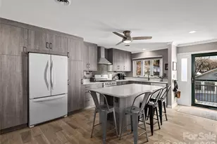 321 Britton Creek Dr, Hendersonville, NC 28791 - Photo 3