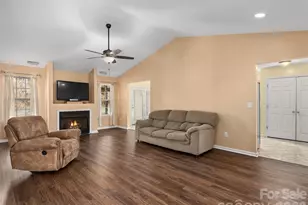 88 Wiltshire Cir, Fletcher, NC 28732 - Photo 3