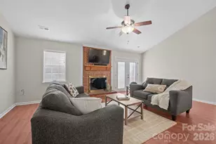 9500 Kent Village Dr, Charlotte, NC 28269 - Photo 11