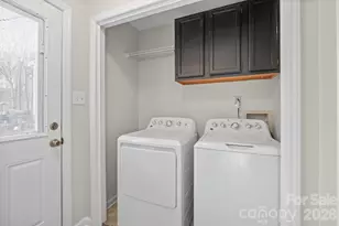 9500 Kent Village Dr, Charlotte, NC 28269 - Photo 25