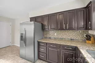 9500 Kent Village Dr, Charlotte, NC 28269 - Photo 19