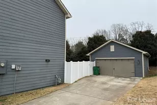 8708 Aspinwall Dr, Charlotte, NC 28216 - Photo 23