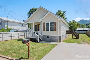 721 Camelot Dr, Waynesville, NC 28786 - Photo 1