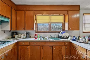 1231 2nd St SE, Hickory, NC 28602 - Photo 13