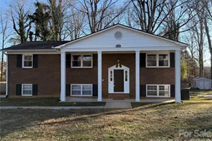 1230 18th Ave NE, Hickory, NC 28601 - Photo 1