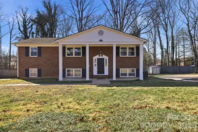 1230 18th Avenue NE, Hickory, NC 28601 - Photo 1