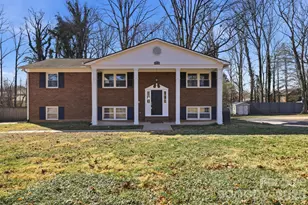 1230 18th Ave NE, Hickory, NC 28601 - Photo 1