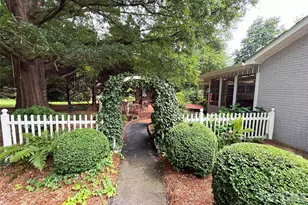 2333 Lakeview Cir, Matthews, NC 28105 - Photo 11