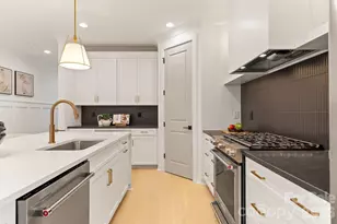 706 September Ln, Charlotte, NC 28208 - Photo 9