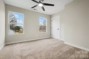 402 N Myrtle St, Gastonia, NC 28052 - Photo 9