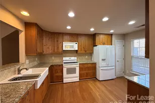 12026 Cheviott Hill Ln, Charlotte, NC 28213 - Photo 7