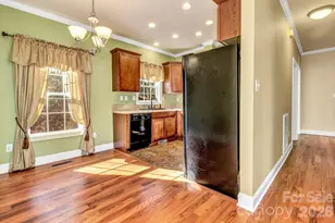 387 Goodview Dr, Hendersonville, NC 28792 - Photo 17