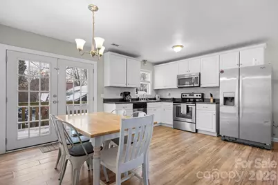 1055 19th Street NE, Hickory, NC 28601 - Photo 9