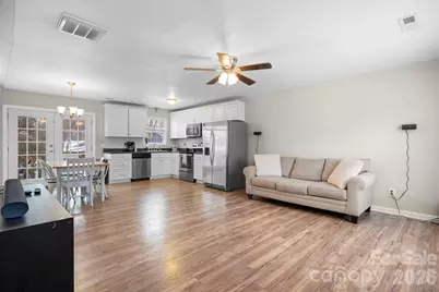 1055 19th Street NE, Hickory, NC 28601 - Photo 5