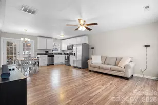 1055 19th St NE, Hickory, NC 28601 - Photo 5