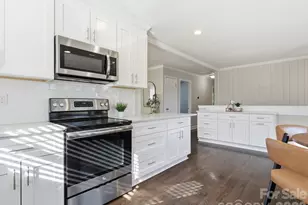 6801 Starcrest Dr, Charlotte, NC 28210 - Photo 9