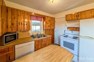 97 Tom Sparks Rd, Spruce Pine, NC 28777 - Photo 9