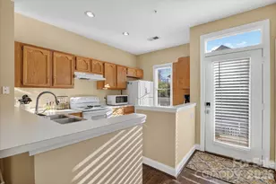 1049 Park West Dr, Charlotte, NC 28209 - Photo 3